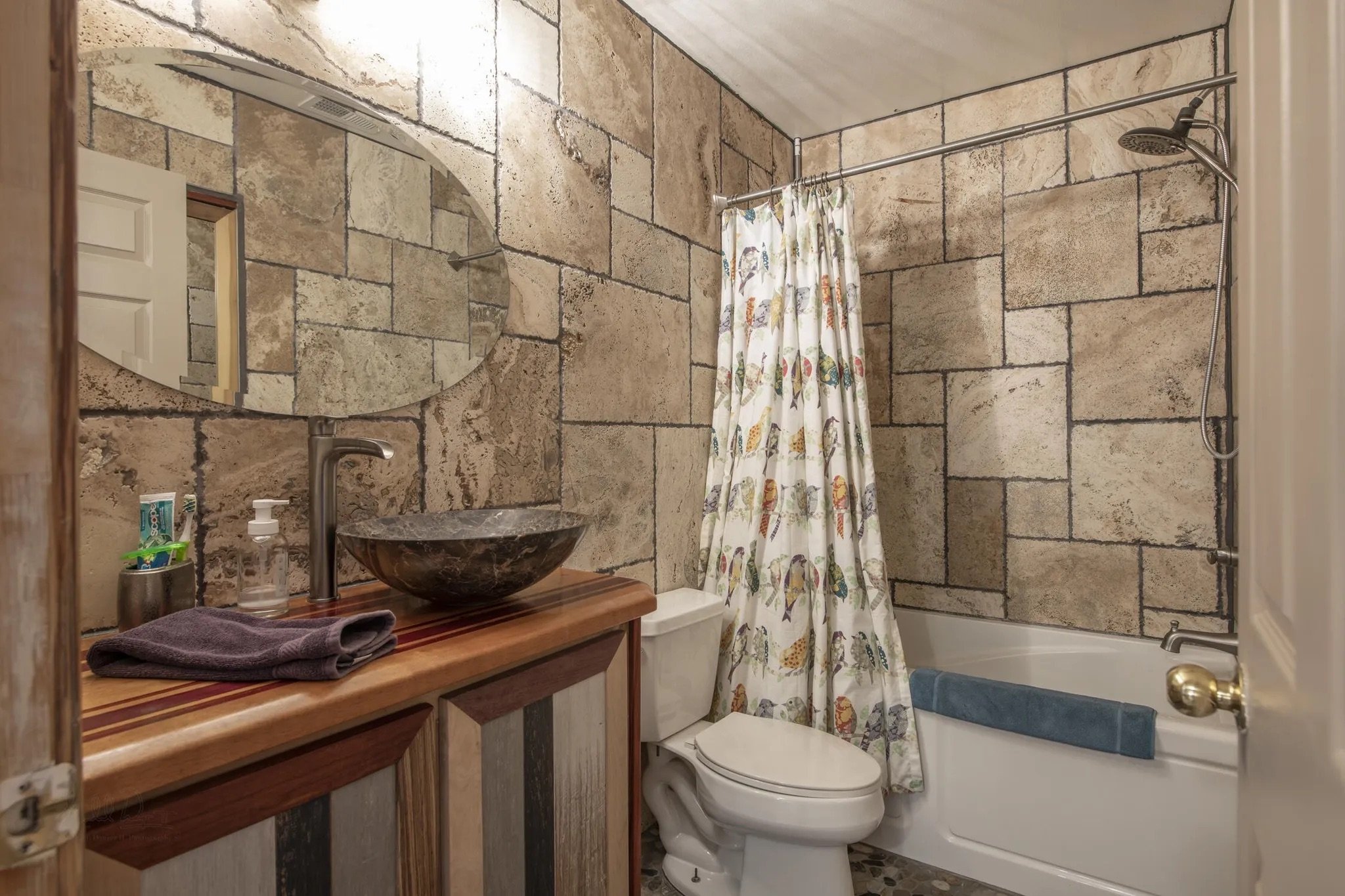 Charming 3 Bedroom Home Walking Distance to River - Image 8