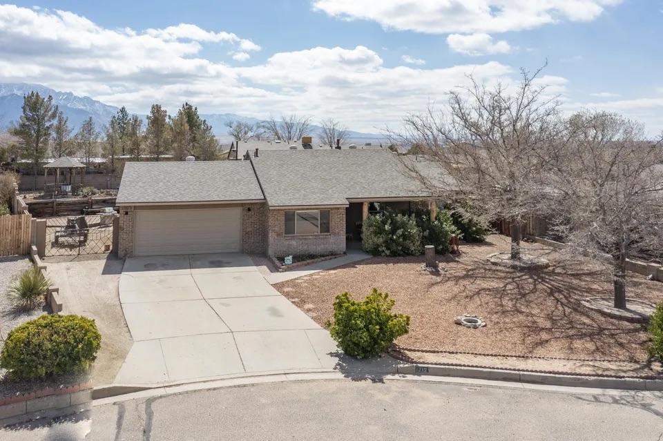 Charming 3 Bedroom Home Walking Distance to River