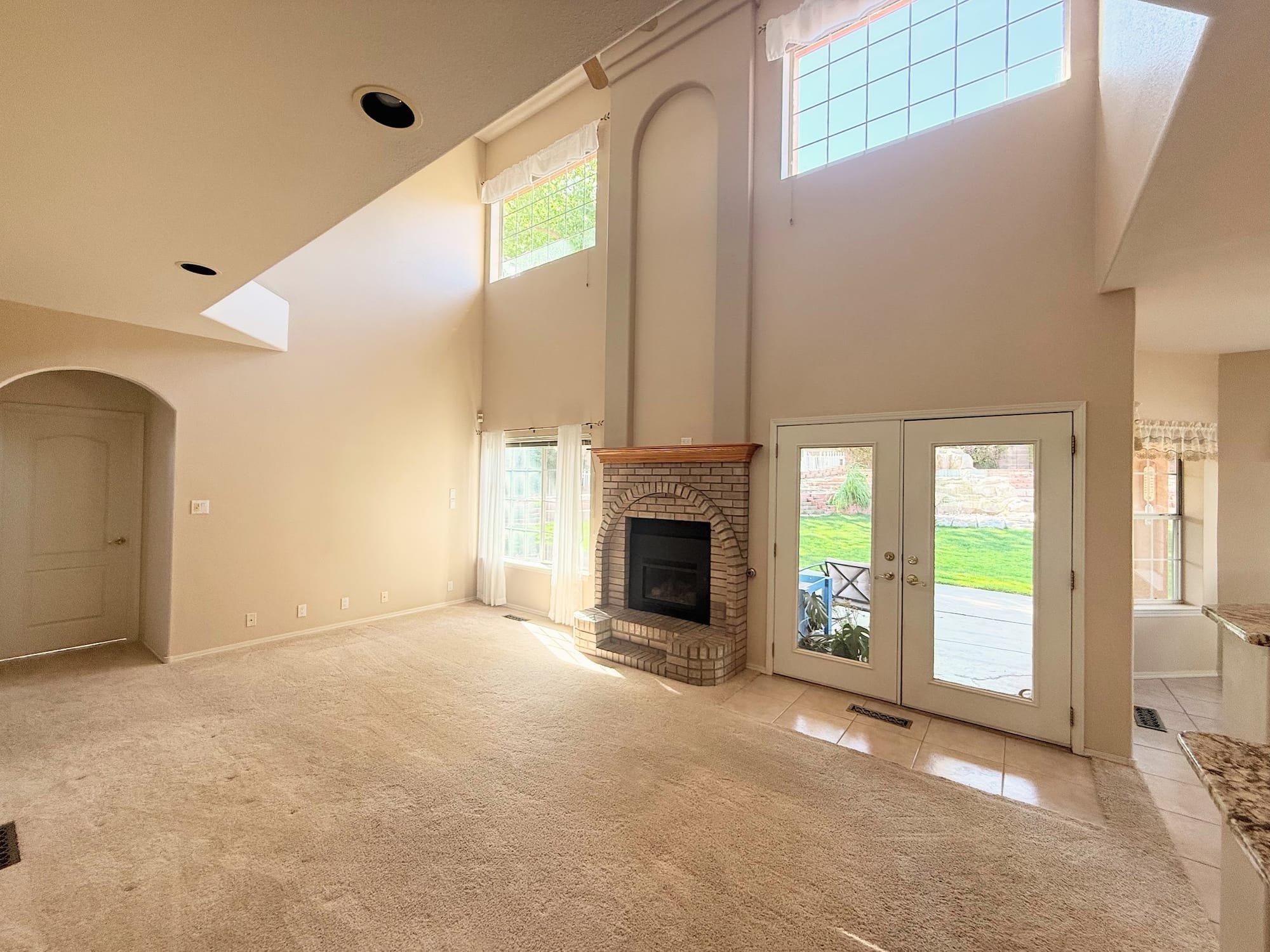 Beautiful 5 Bedroom Home Steps from the Bosque - Image 10