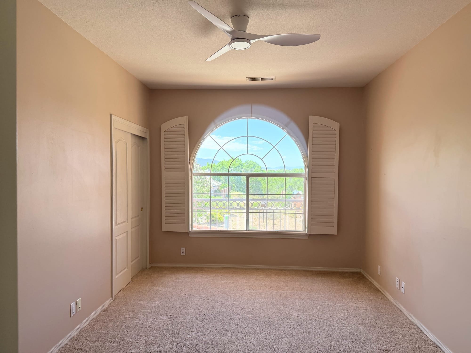 Beautiful 5 Bedroom Home Steps from the Bosque - Image 16