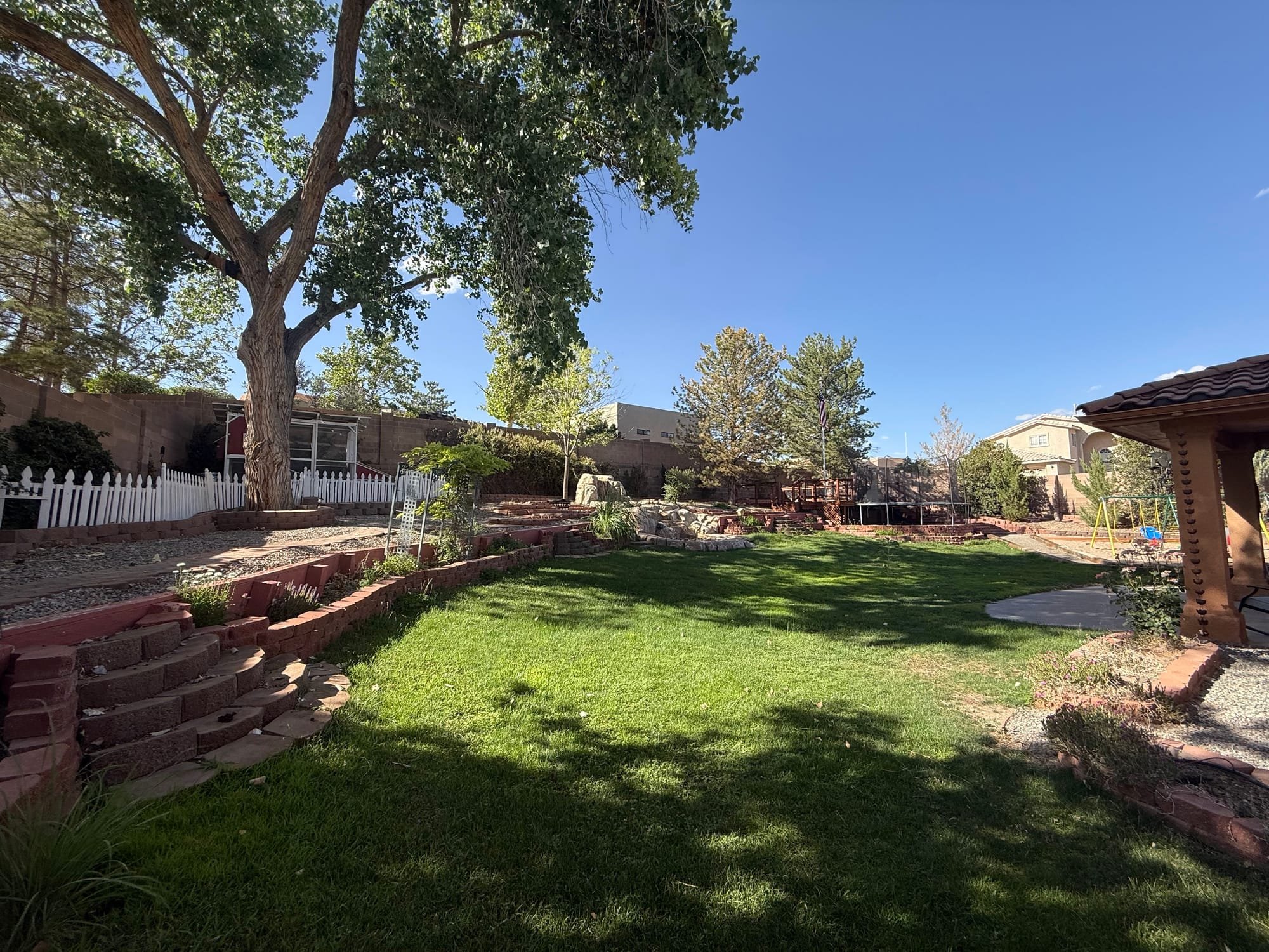 Beautiful 5 Bedroom Home Steps from the Bosque - Image 31