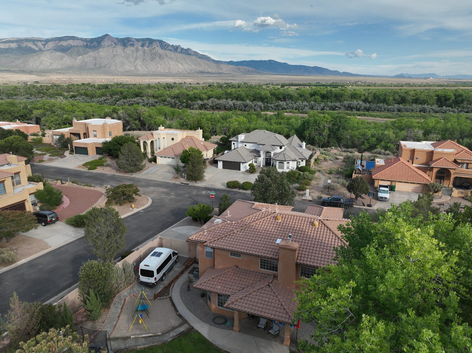 Beautiful 5 Bedroom Home Steps from the Bosque - Image 36